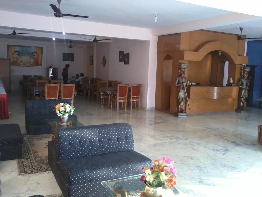 Hotel Sambodhi Bhopal Eksteriør billede